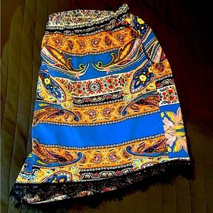 Joyce Paisley Short with lace trim. Size Medium. Elastic waist band.